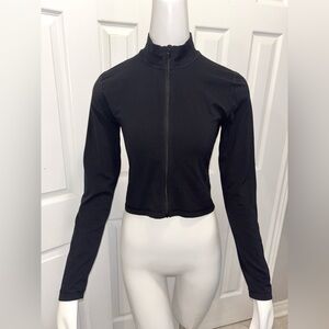 Aritzia tna BUTTER limit zip up black size M